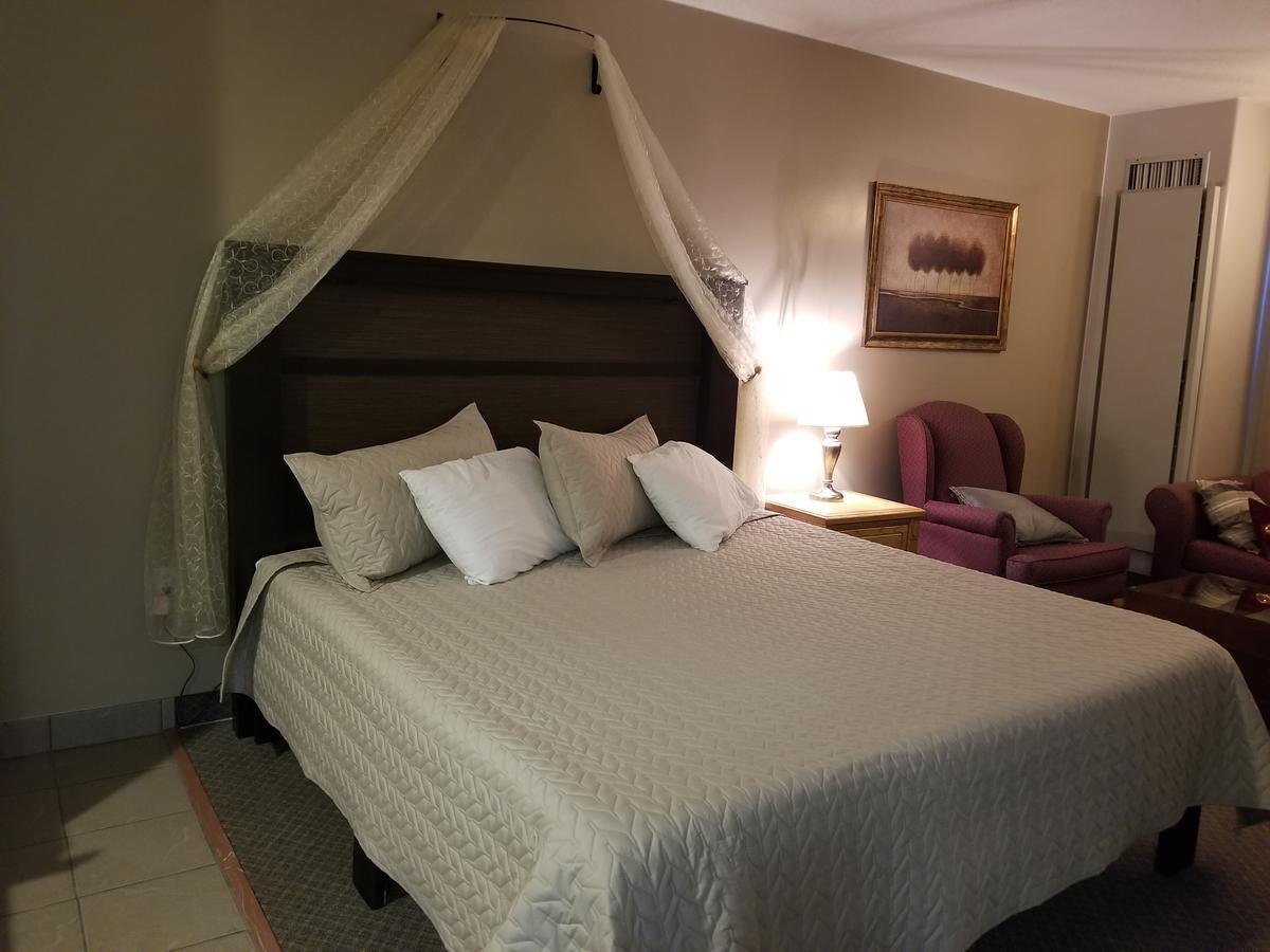 Knights Inn Удсток Екстериор снимка
