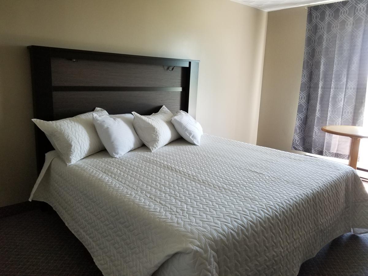 Knights Inn Удсток Екстериор снимка