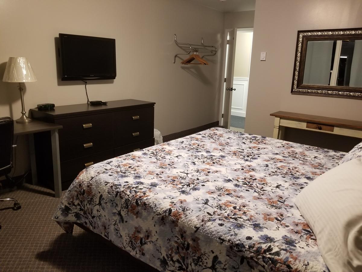 Knights Inn Удсток Екстериор снимка