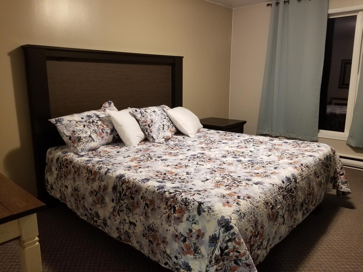 Knights Inn Удсток Екстериор снимка