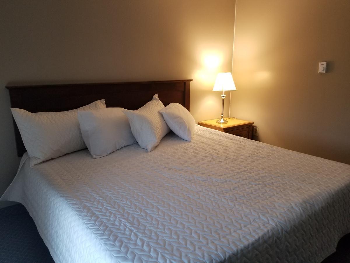 Knights Inn Удсток Екстериор снимка