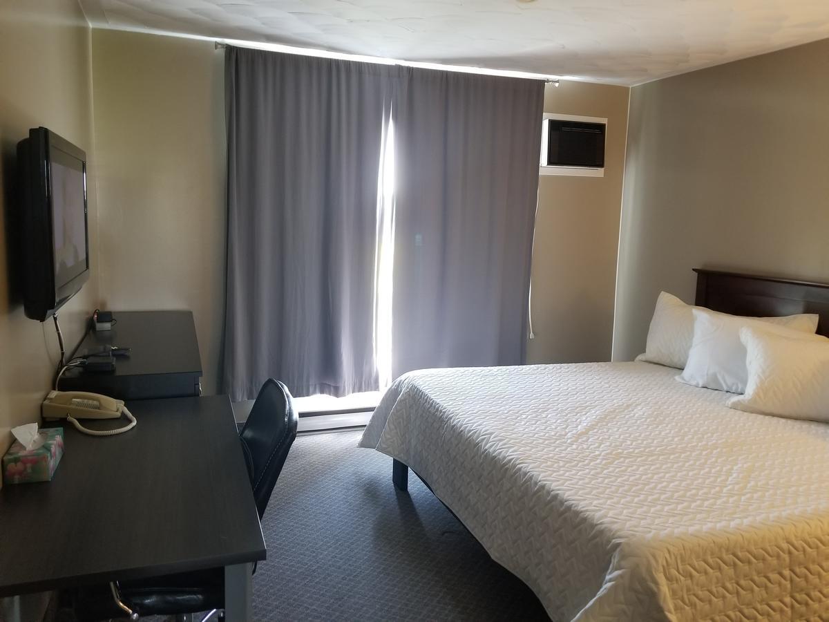 Knights Inn Удсток Екстериор снимка