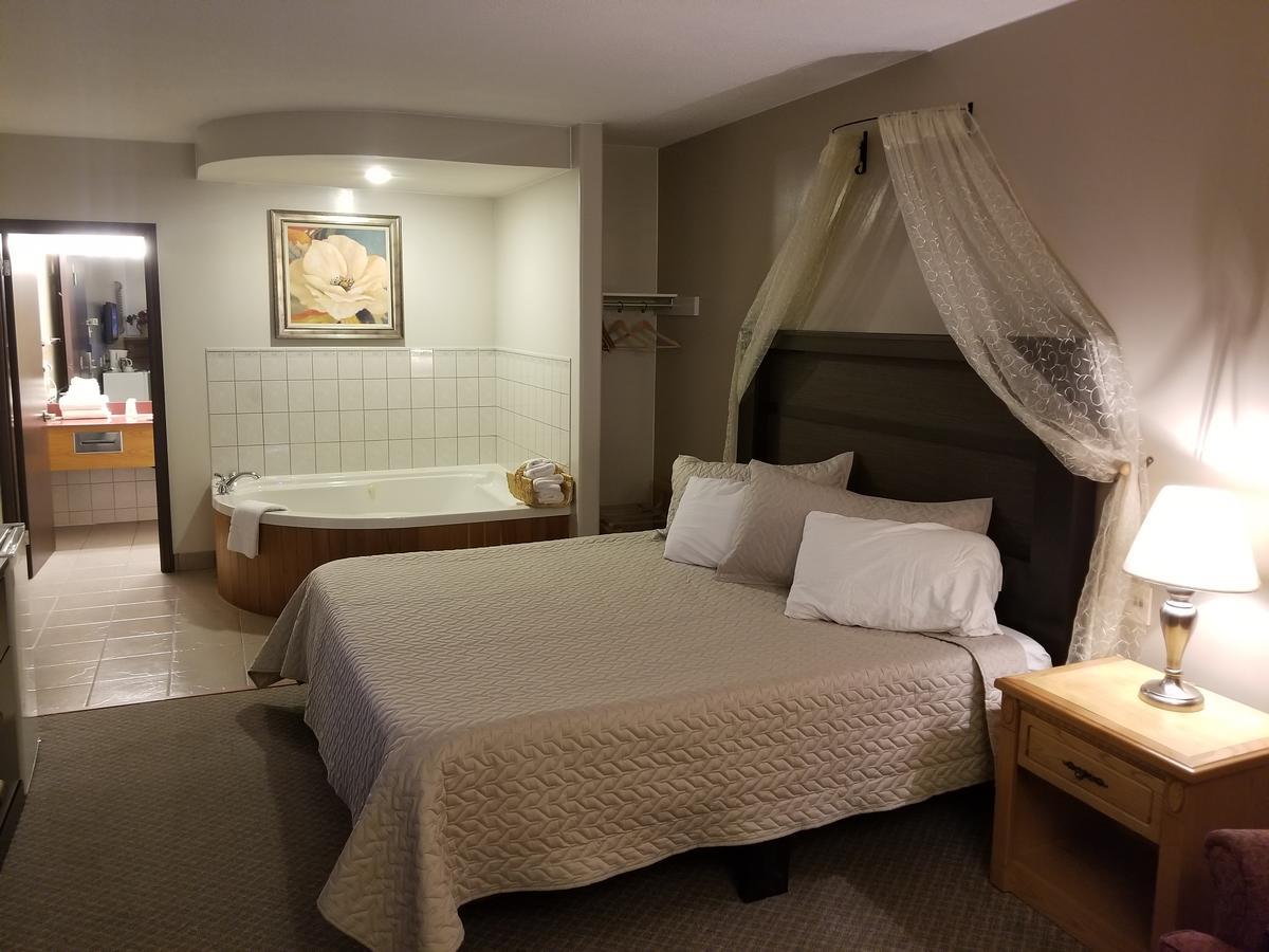 Knights Inn Удсток Екстериор снимка