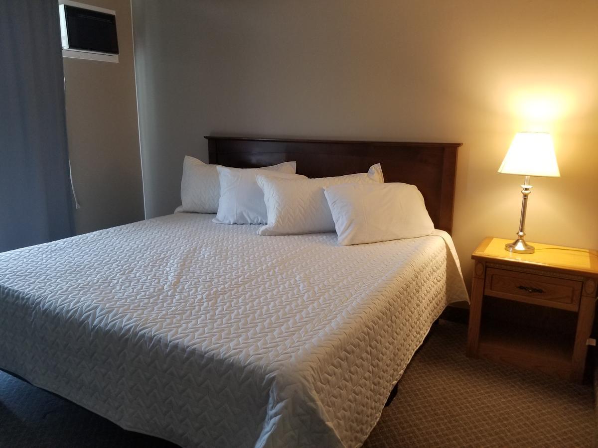 Knights Inn Удсток Екстериор снимка