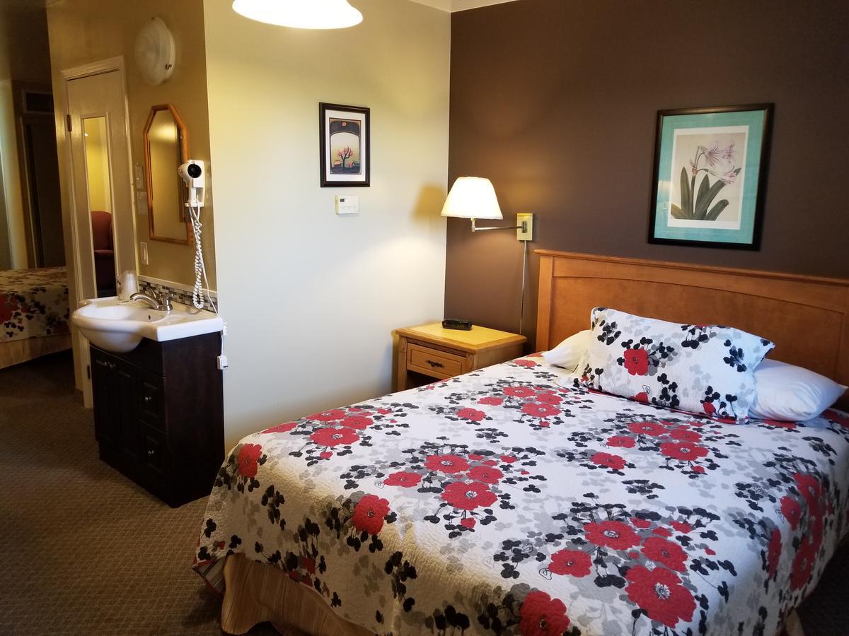 Knights Inn Удсток Екстериор снимка