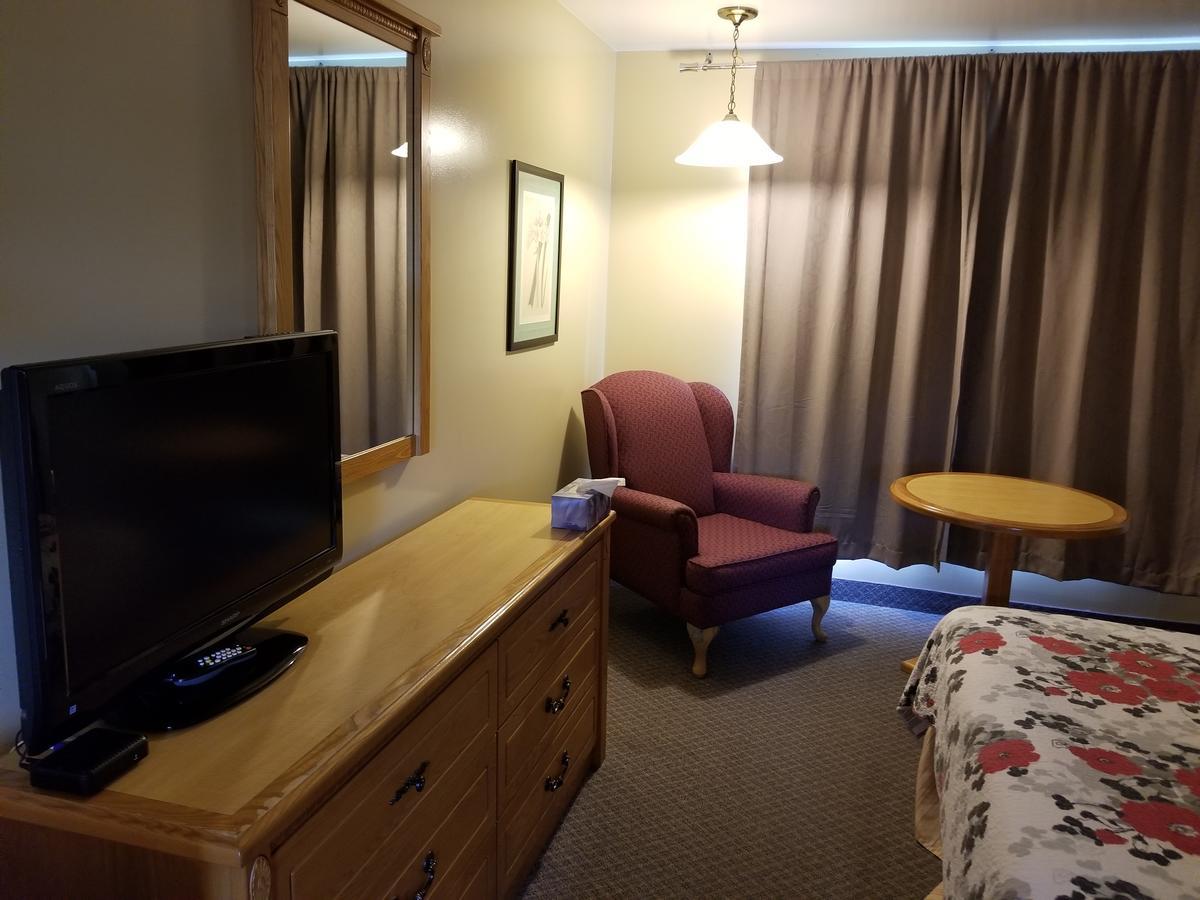 Knights Inn Удсток Екстериор снимка