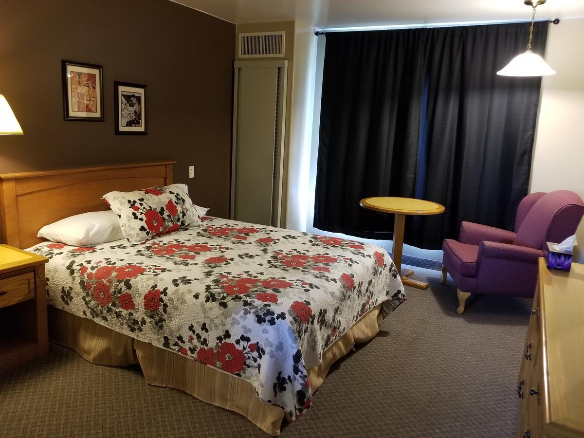 Knights Inn Удсток Екстериор снимка