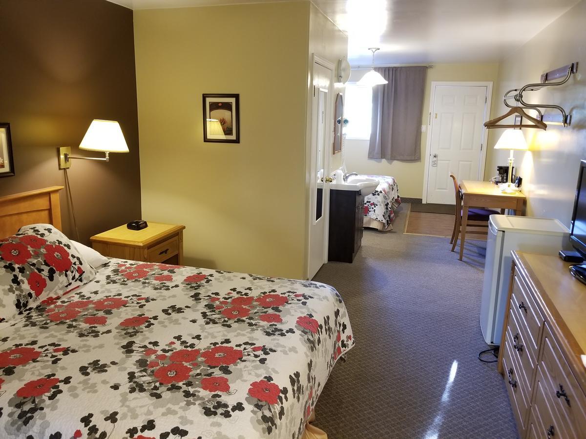 Knights Inn Удсток Екстериор снимка