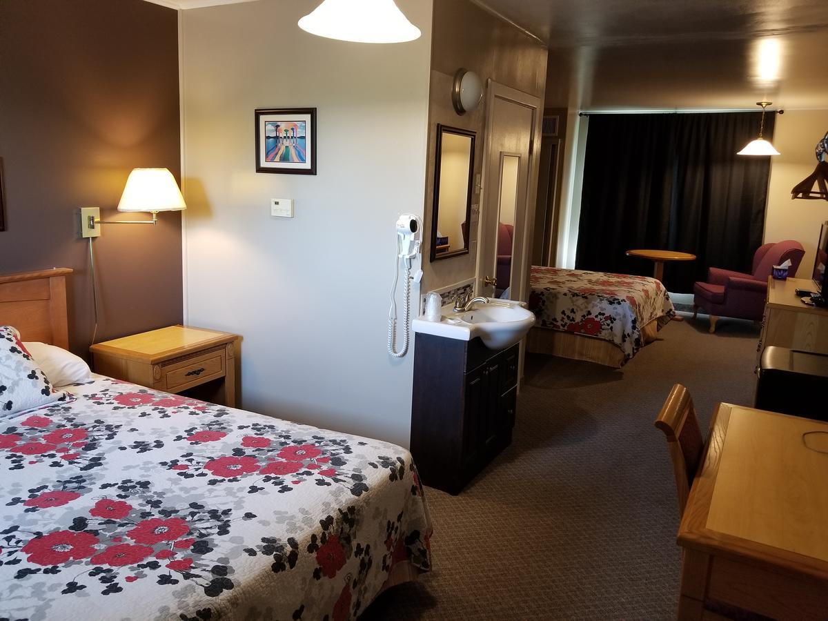 Knights Inn Удсток Екстериор снимка