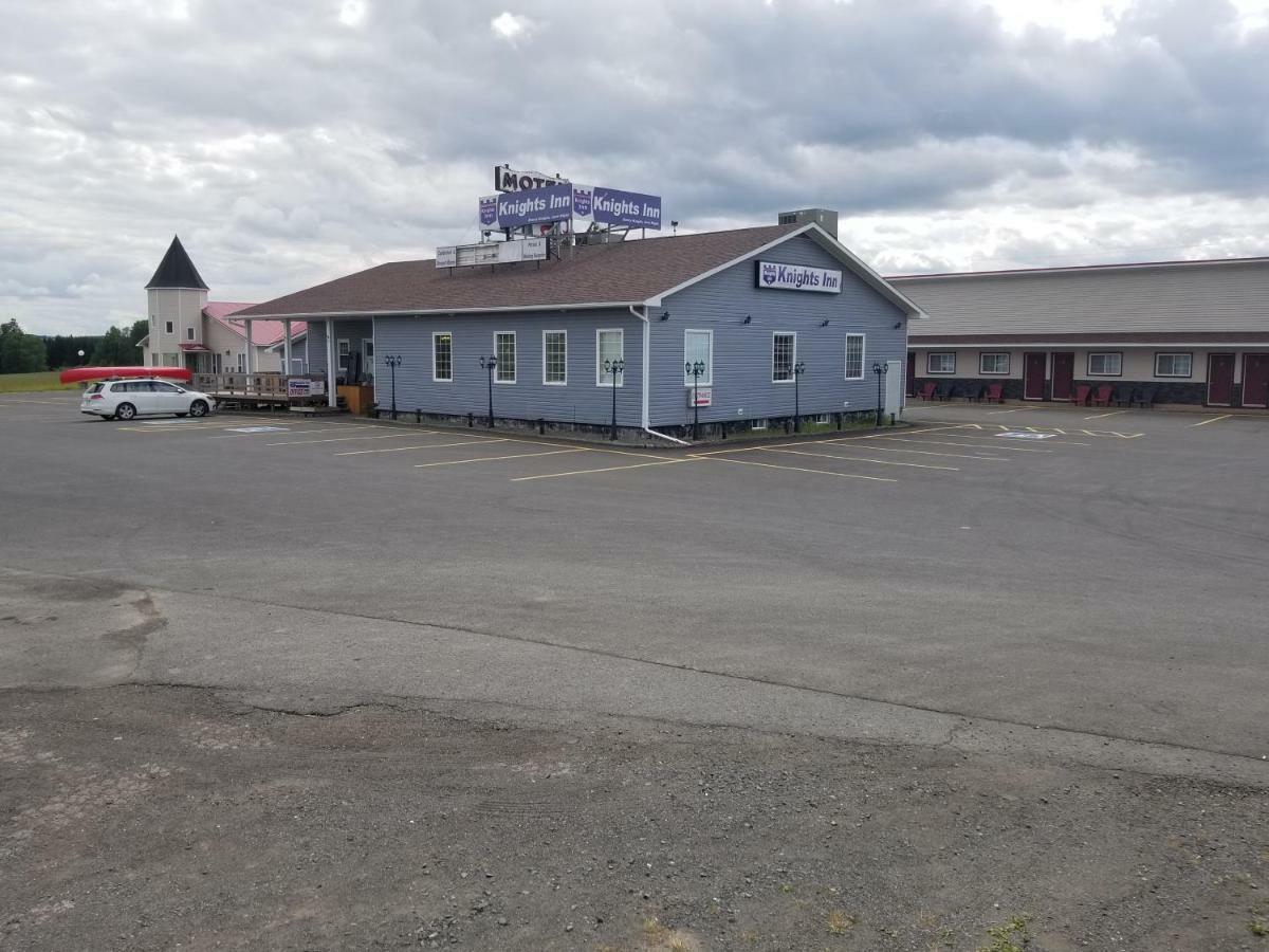 Knights Inn Удсток Екстериор снимка