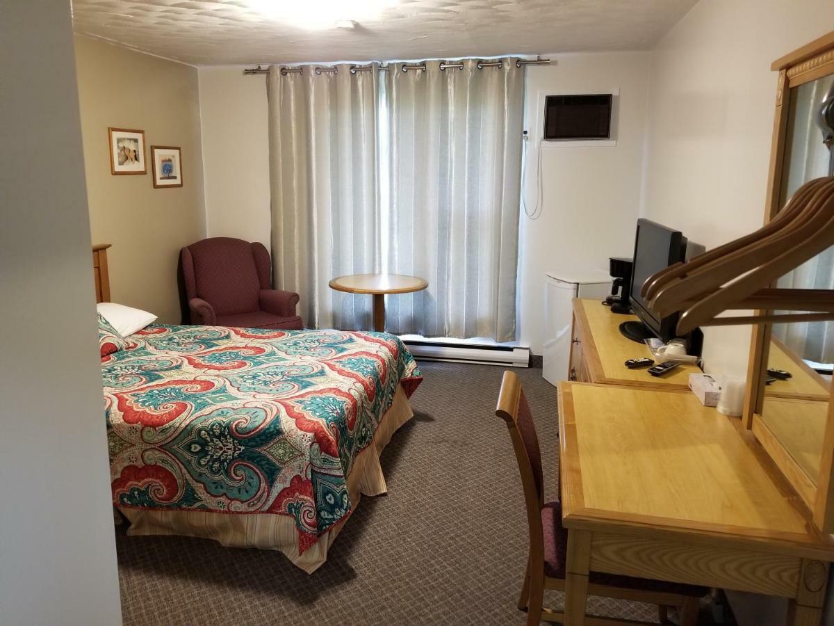 Knights Inn Удсток Екстериор снимка