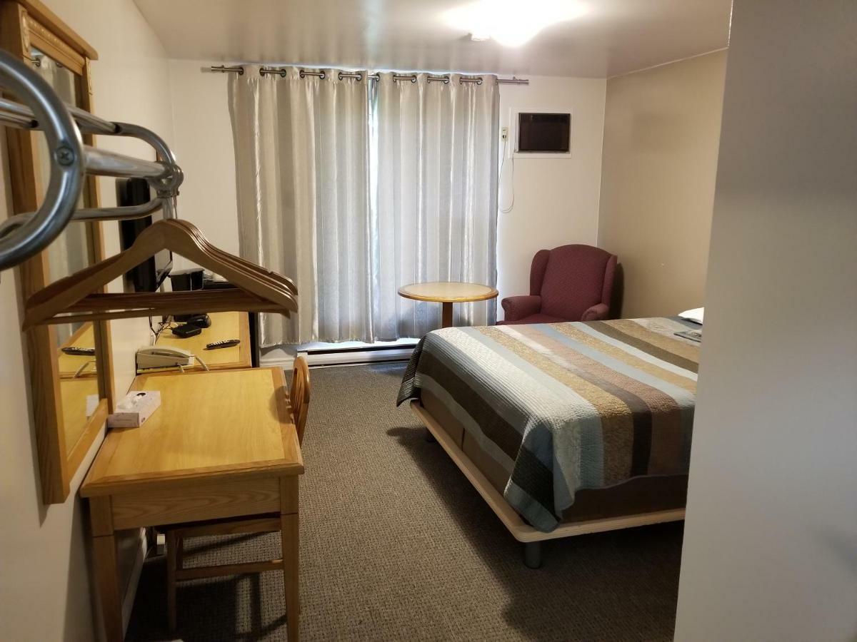 Knights Inn Удсток Екстериор снимка